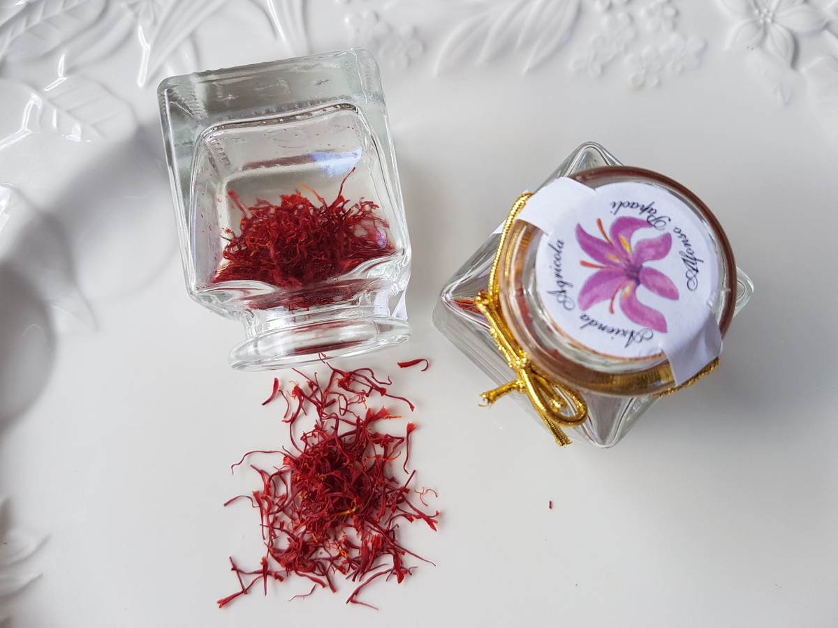 Saffron threads from Navelli, Abruzzo on white plate.