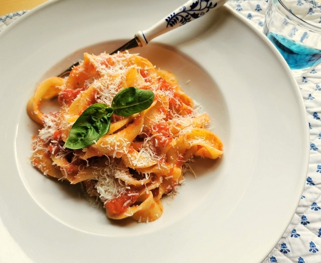 sagne torte with tomato sauce pasta recipes from Puglia