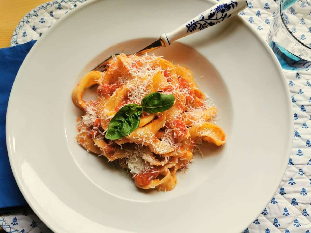 sagne torte pasta with tomato sauce