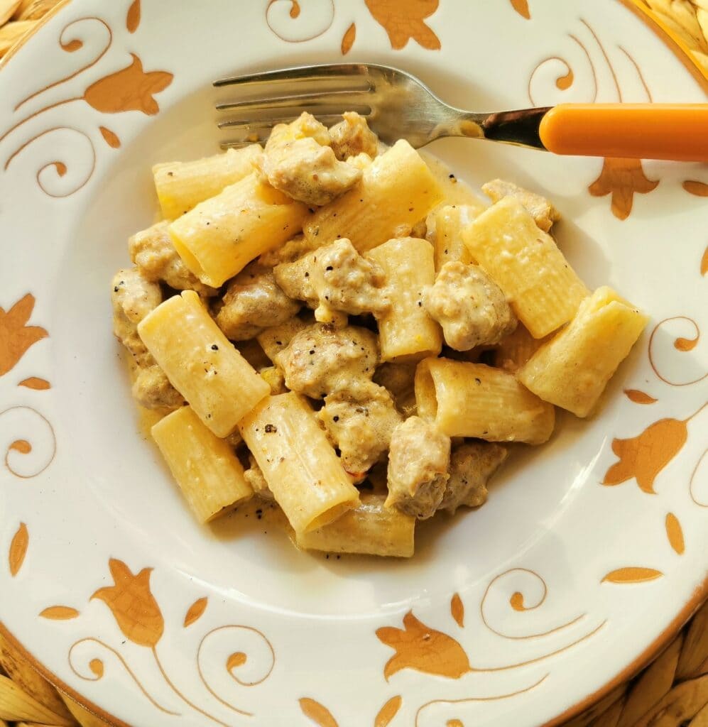 Sausage and saffrom pasta alla Monzese