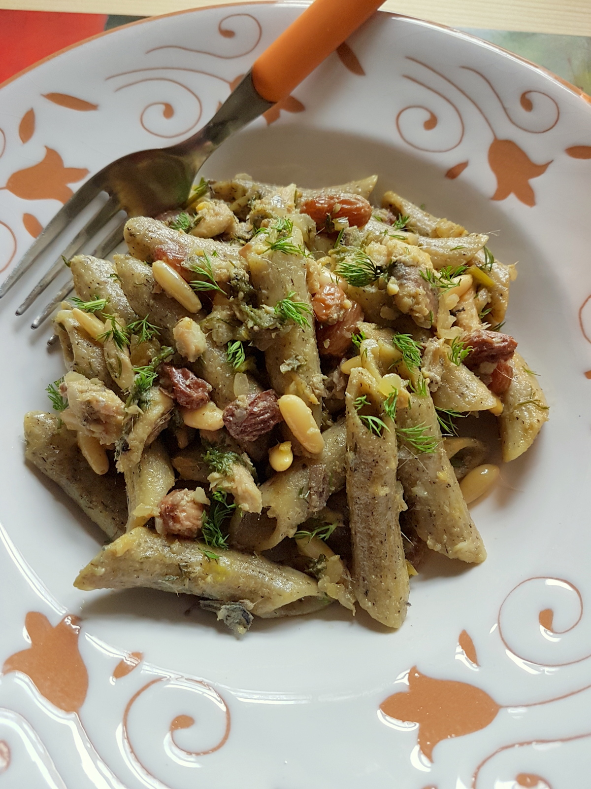 Sicilian pasta with sardines (pasta con le sarde)
