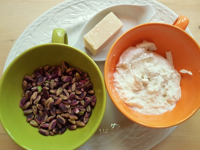 ingredients for Sicilian ricotta and pistachio pasta recipe 