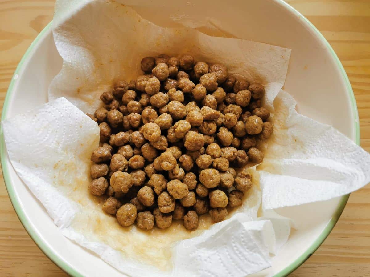 Fried meatballs on kitchen paper in a bowl.