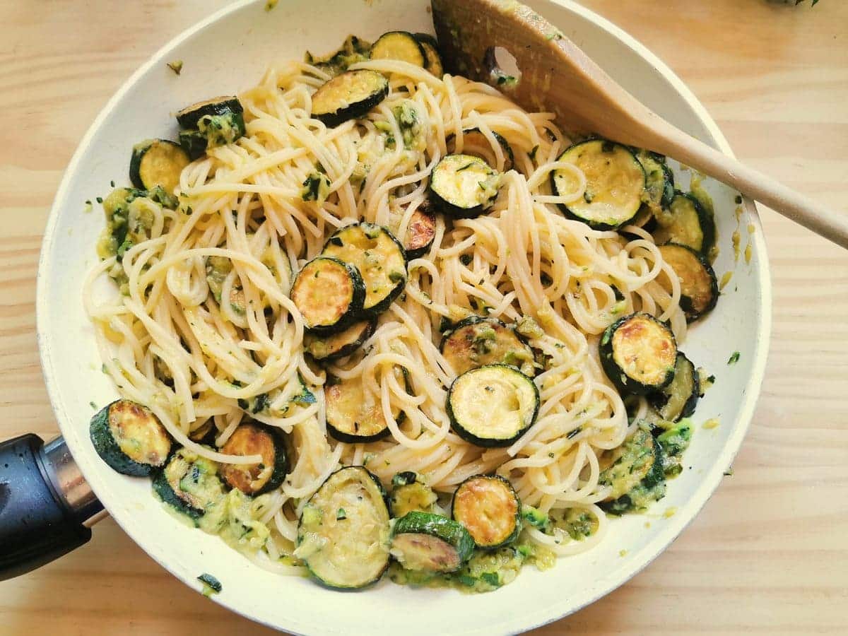 Ready spaghetti alla Nerano still in pan.