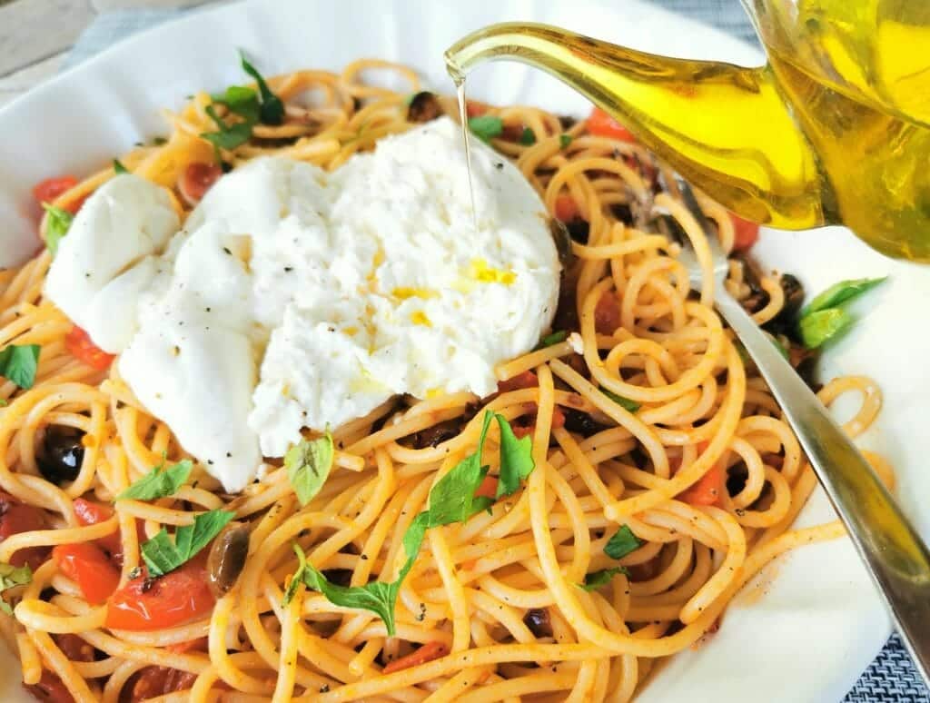 Spaghetti alla checca from Rome. A vegetarian pasta recipe.