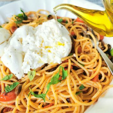 Spaghetti alla checca with burrata.