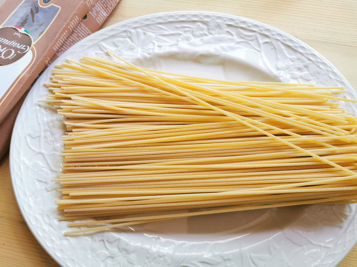 Dried spaghetti from Naples on white oval plate