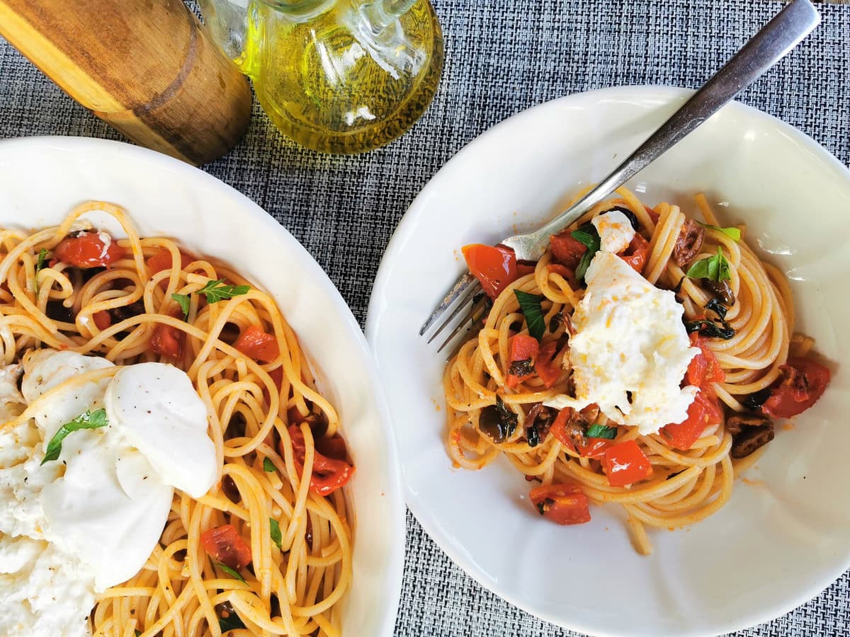 Spaghetti alla checca with burrata.