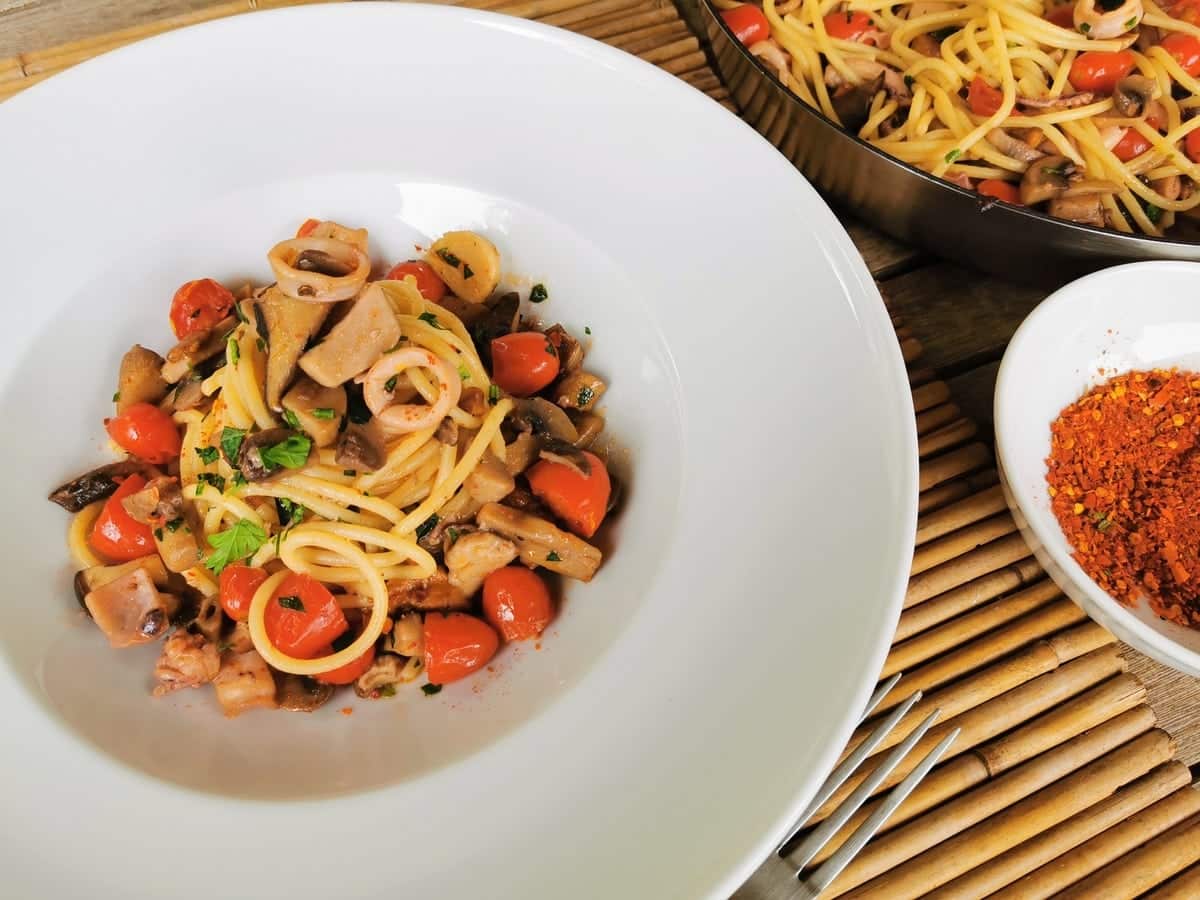 spaghetti mare e monti with calamari and mushrooms.