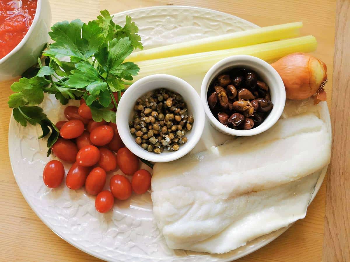 Ingredients for spaghetti with salt cod (baccalà)