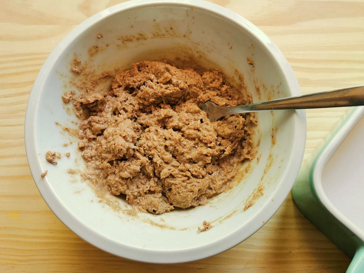 Puréed filling in a white bowl