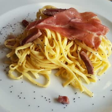 Tagliolini al prosciutto di San Daniele with poppy seeds