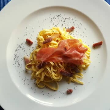 Tagliolini al prosciutto di San Daniele with poppy seeds