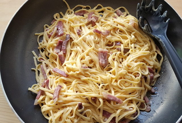 Tagliolini al prosciutto di San Daniele with poppy seeds