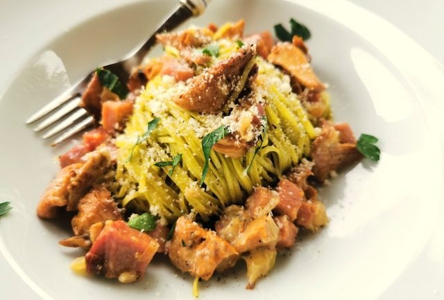 tagliolini with chanterelles and speck