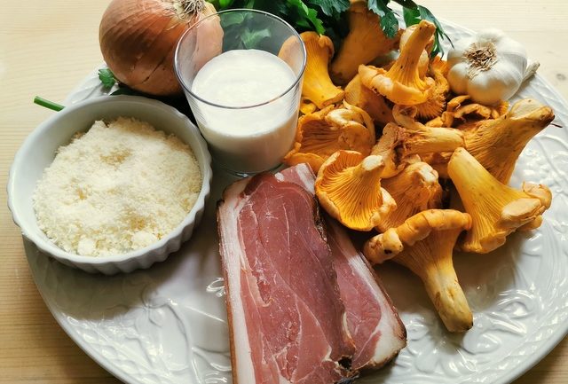 ingredients for chanterelle mushroom and speck pasta