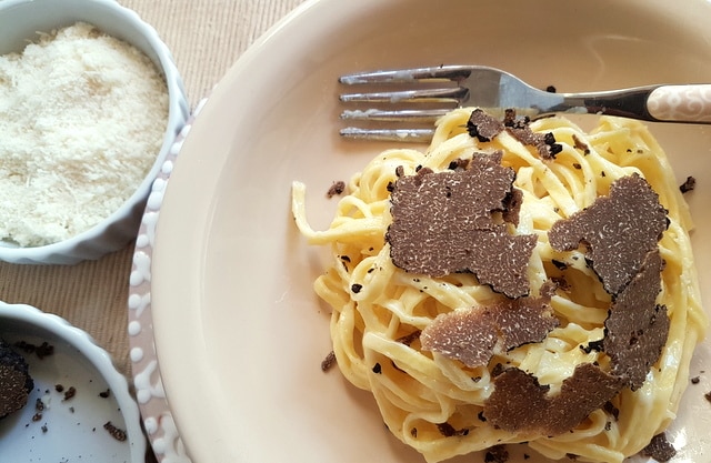 Tagliolini with taleggio and black truffle 