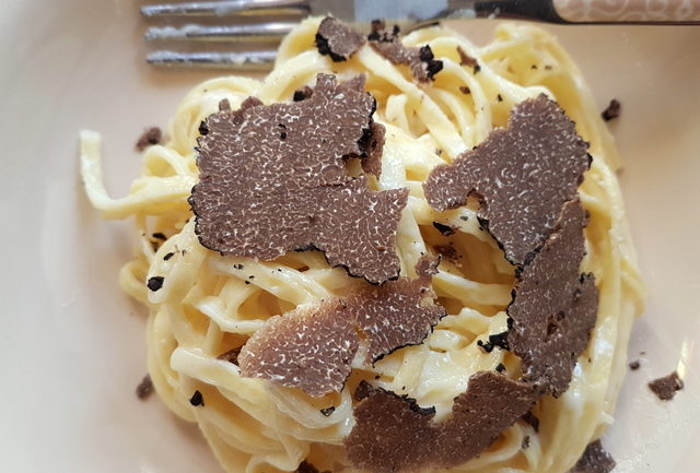 Tagliolini with taleggio and black truffle 