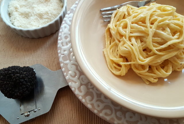 Tagliolini with taleggio and black truffle 