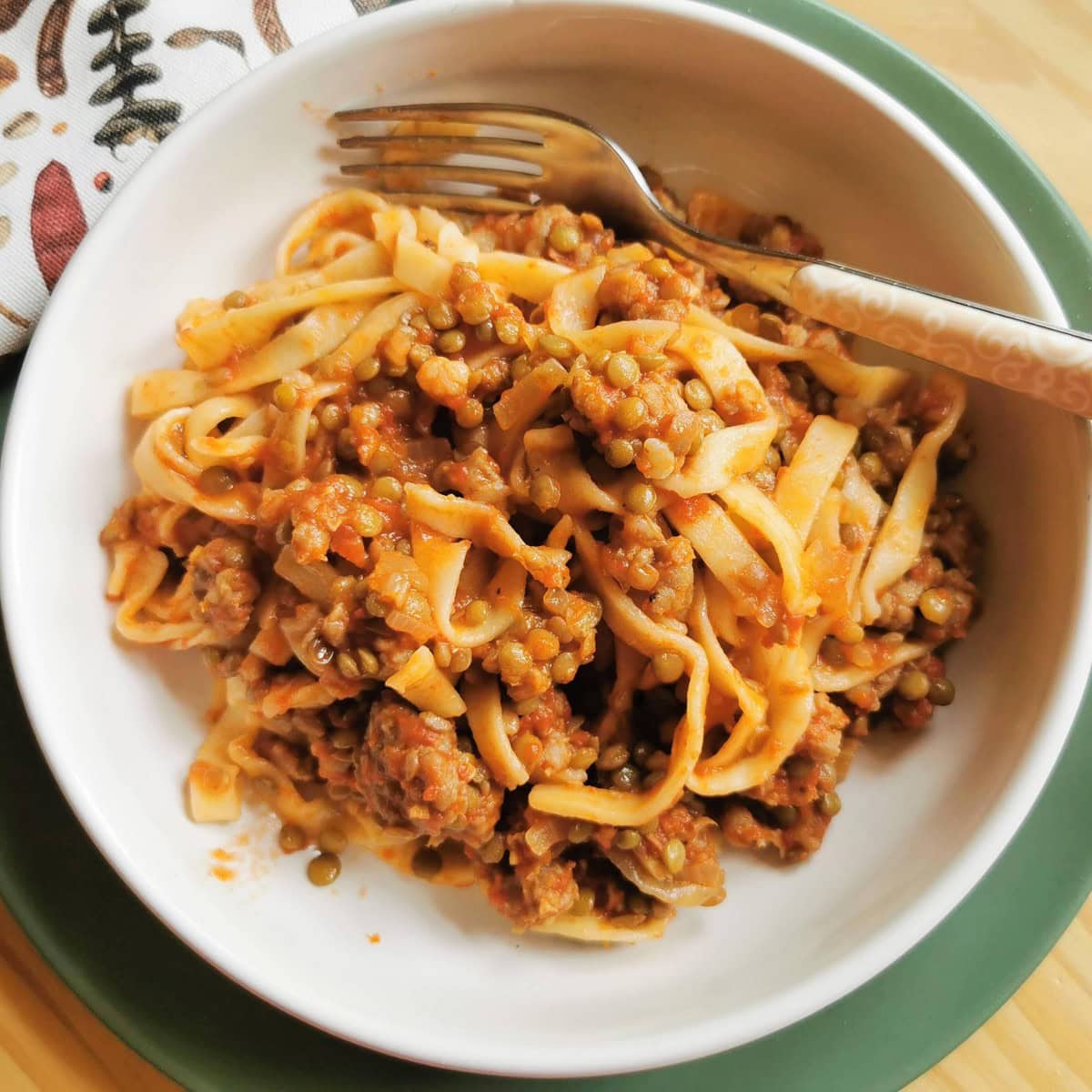 ウンブリアソーセージとレンズ豆のパスタのレシピ – パスタプロジェクト