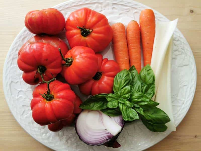 Ingredients for Tuscan pomarola on white plate