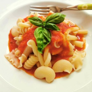 Tuscan pomarola with mixed pasta