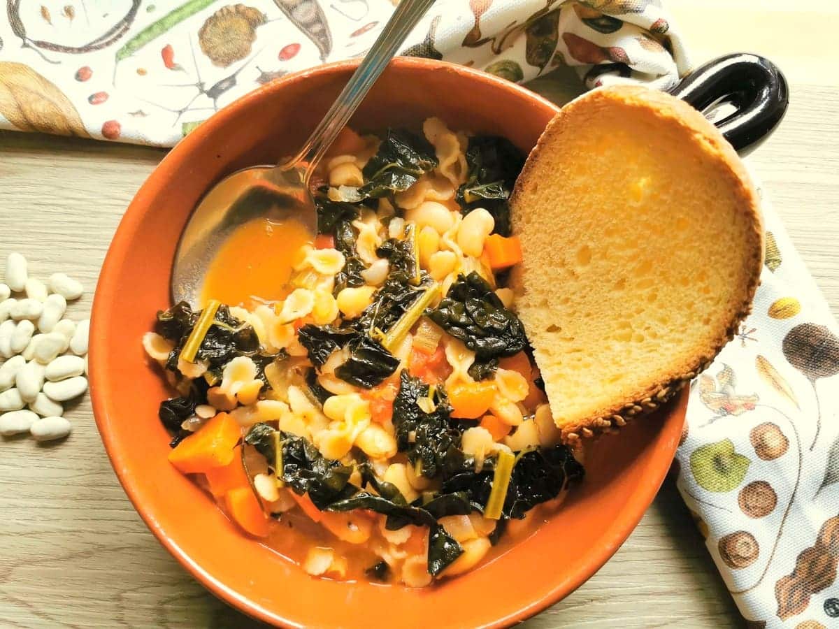 Italian soup recipe. Tuscan kale and white bean soup.