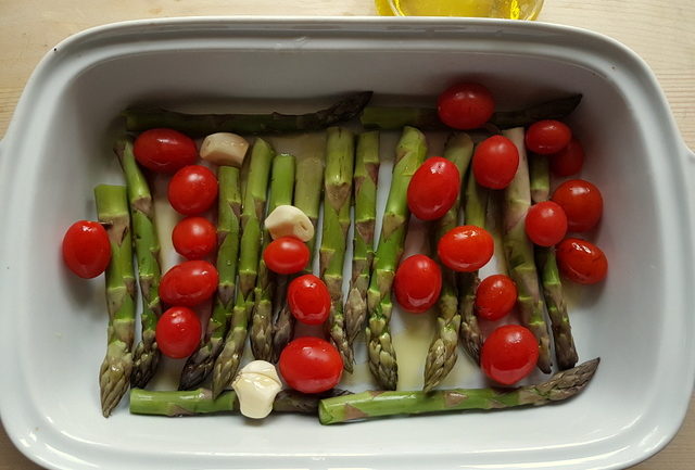 Asparagus and cherry tomatoes in white oven dish for Tuscan pici pasta all'etrusca 