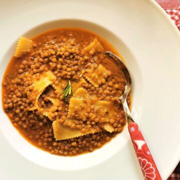 Umbrian small lentil soup with pasta