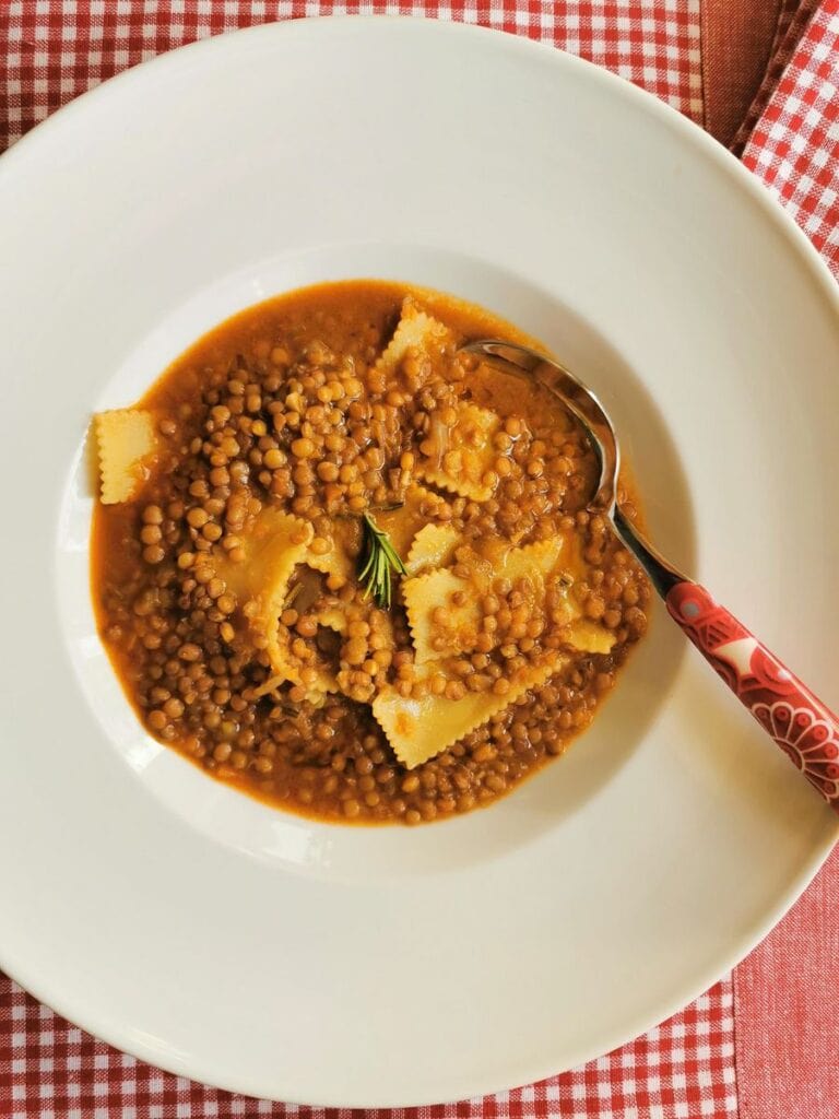 Umbrian lentil soup with pasta