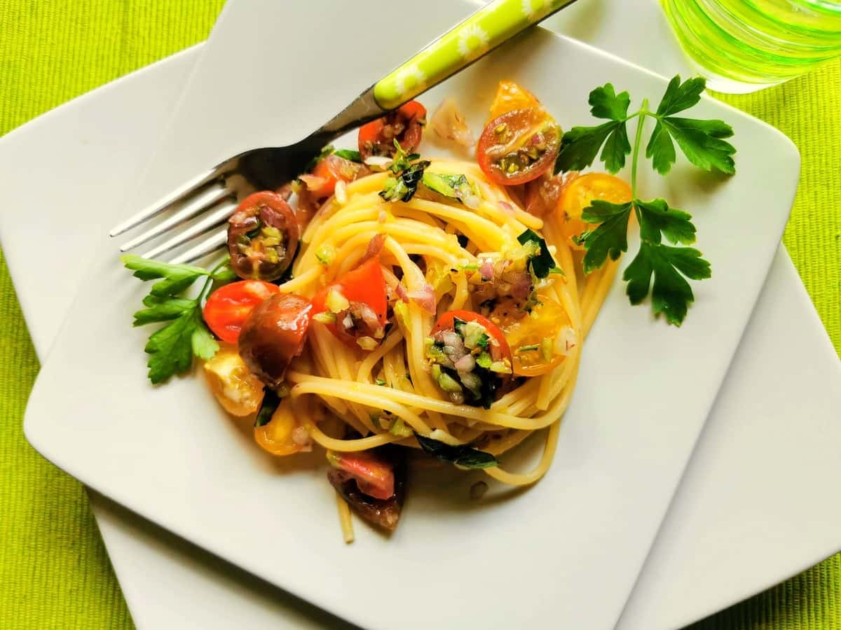 Vegan vermicelli di Positano on a white plate.