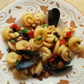 Vesuvio pasta with mussels and beans