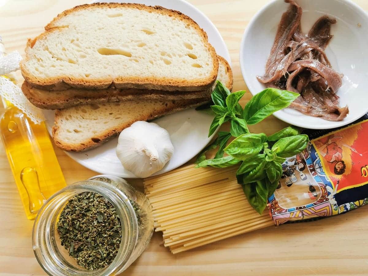 Ingredients for spaghetti alla Gennaro on wood work surface