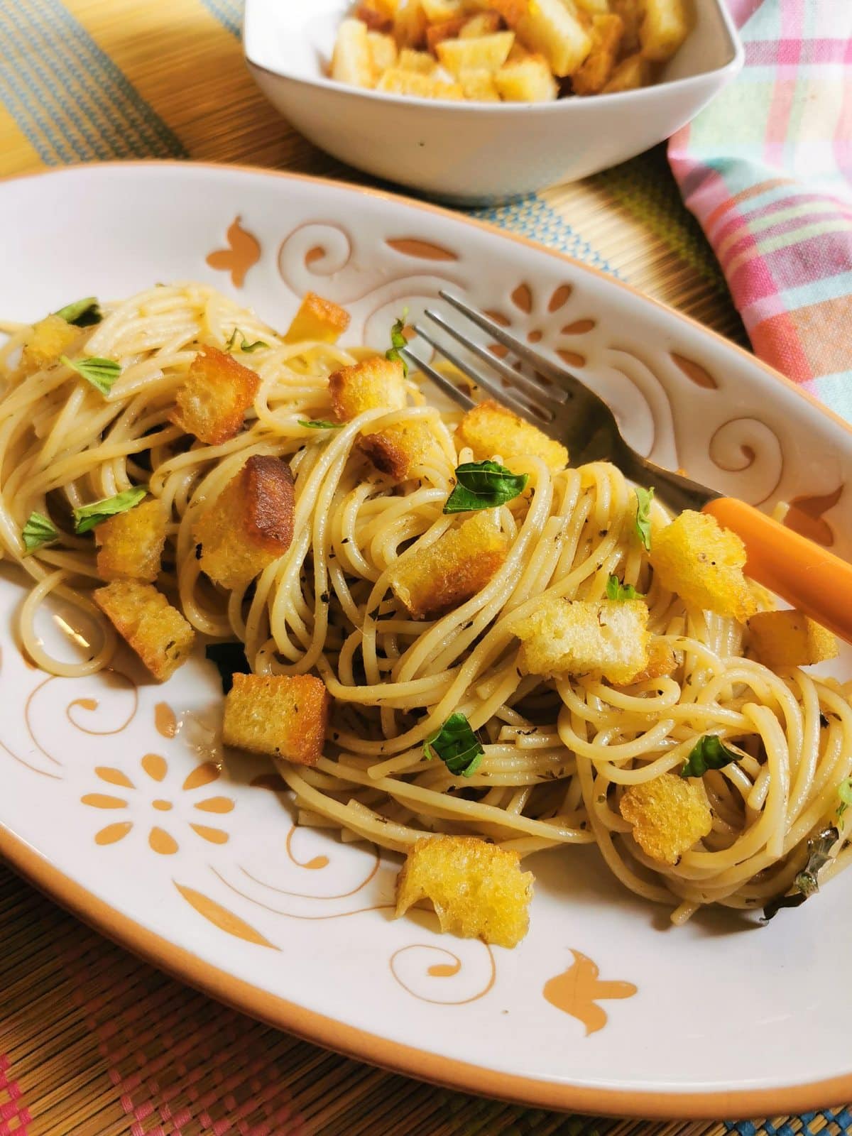 Anchovy pasta from Naples (spaghetti alla Gennaro)
