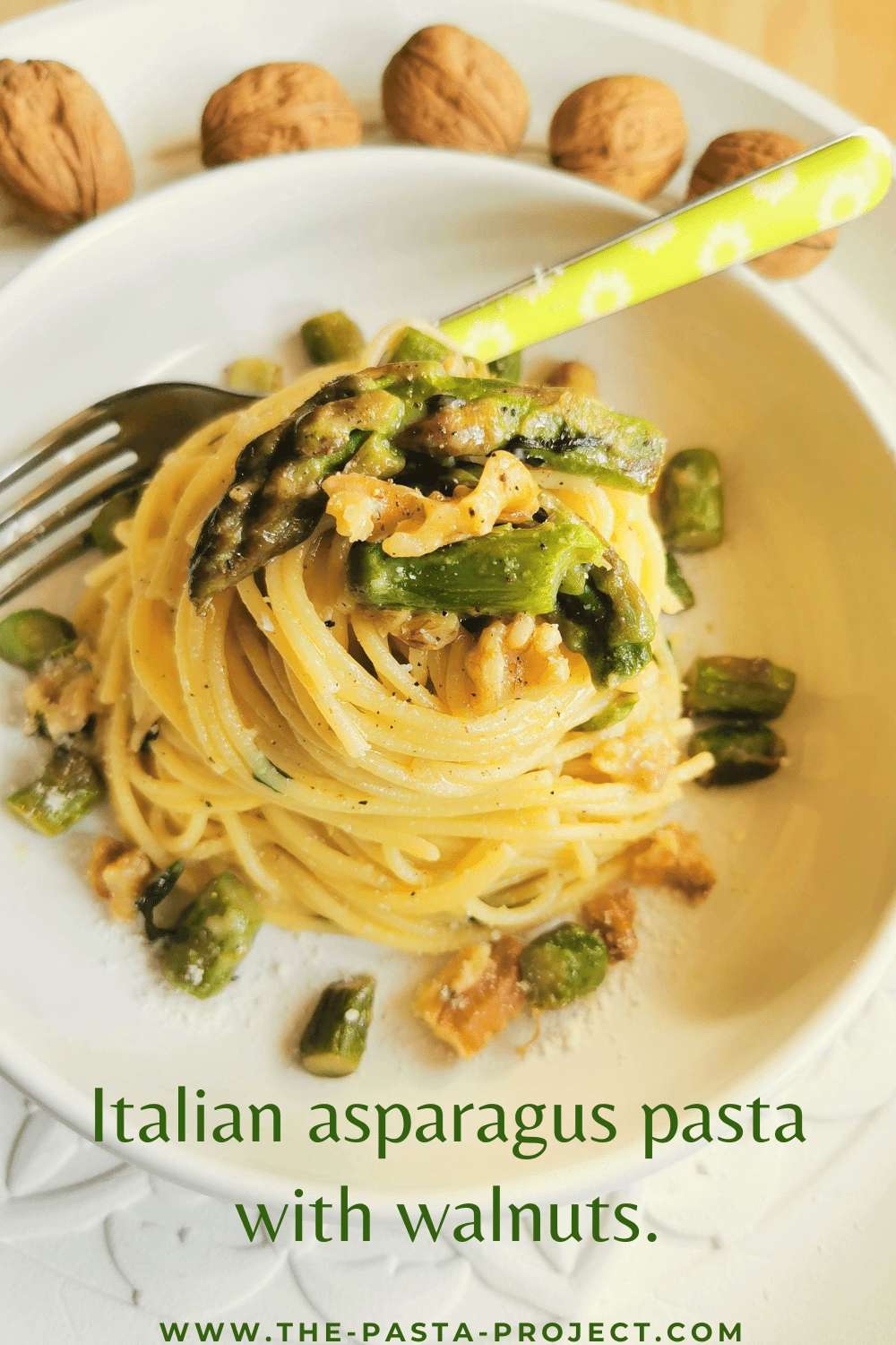 Asparagus pasta with walnuts