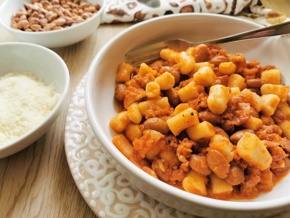 Bread gnocchi with sausage (gnocchetti collescipolani) in a bowl