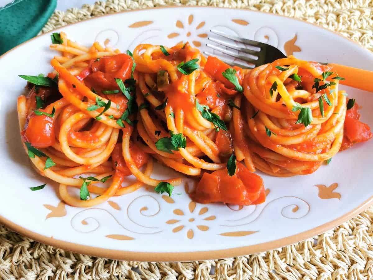 Pasta all'arrabbiata with parsley.