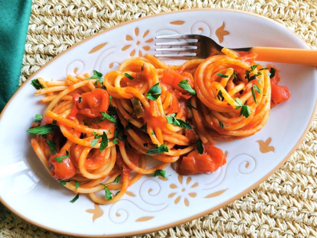 bucatini pasta all'arrabbiata