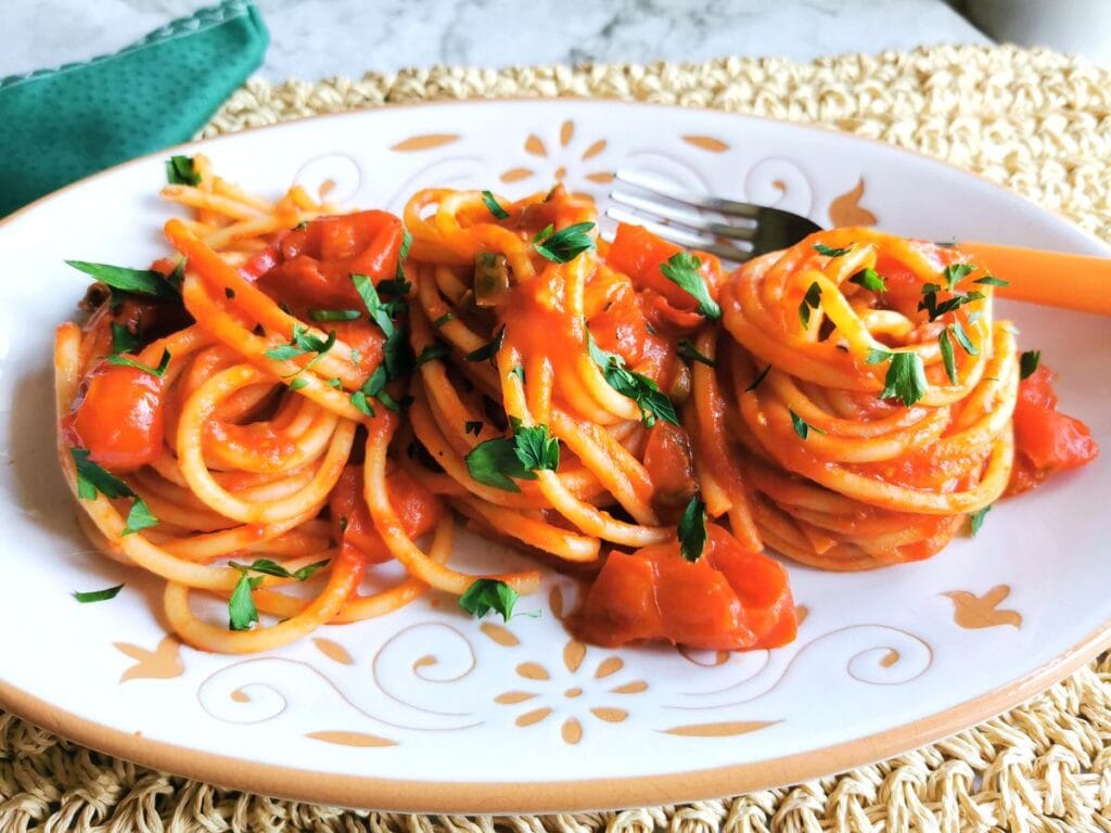 bucatini pasta all'arrabbiata