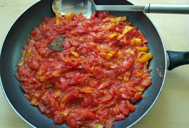 peperonata sweet pepper sauce inf frying pan