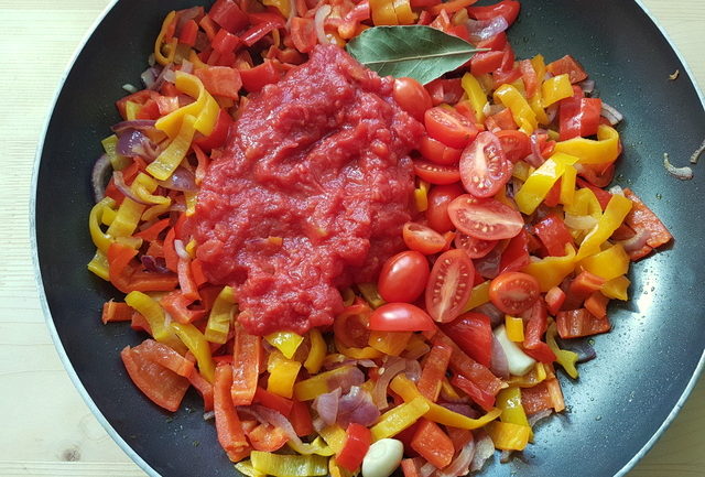 sweet peppers, garlic, onions, tomato passata and cherry tomatoes in frying pan