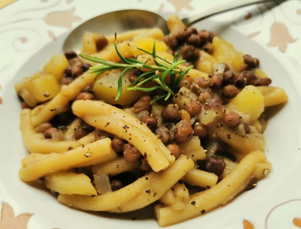 Umbrian wild peas with pasta