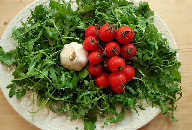 ingredients for cavatelli pasta with rocket (arugula)