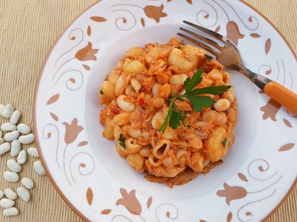 Chifferi elbow pasta with cannellini beans and tuna 