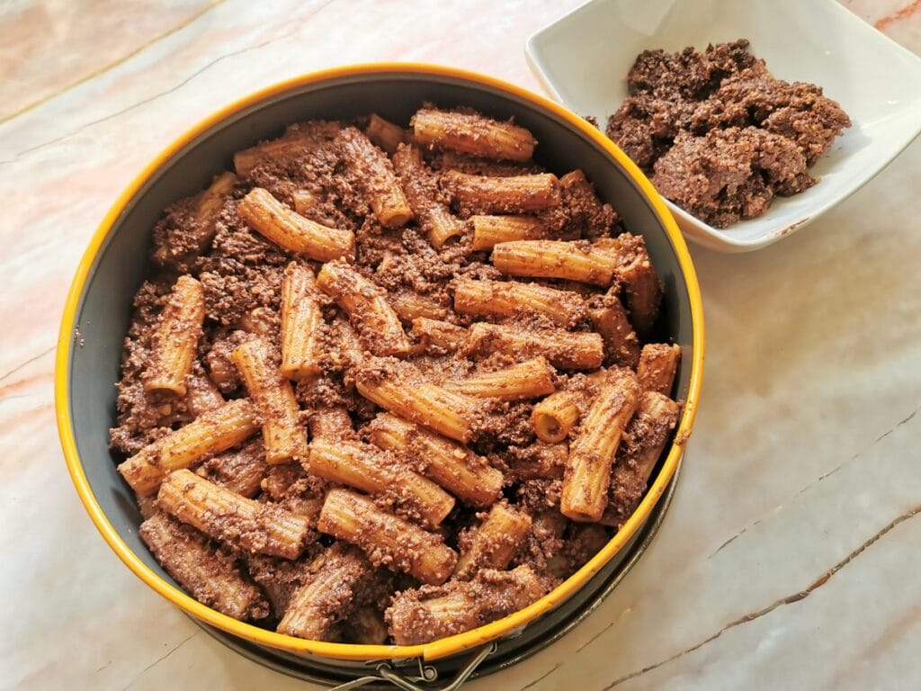 Pasta and chocolate paste mixed together and put in round cake tin