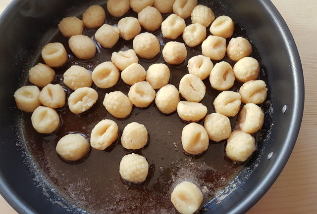 cooked potato gnocchi in pan with cinnamon and butter