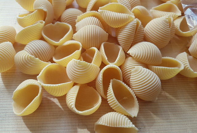 conchiglie-pasta-al-forno-baked-pasta-shells.-640x433.jpg