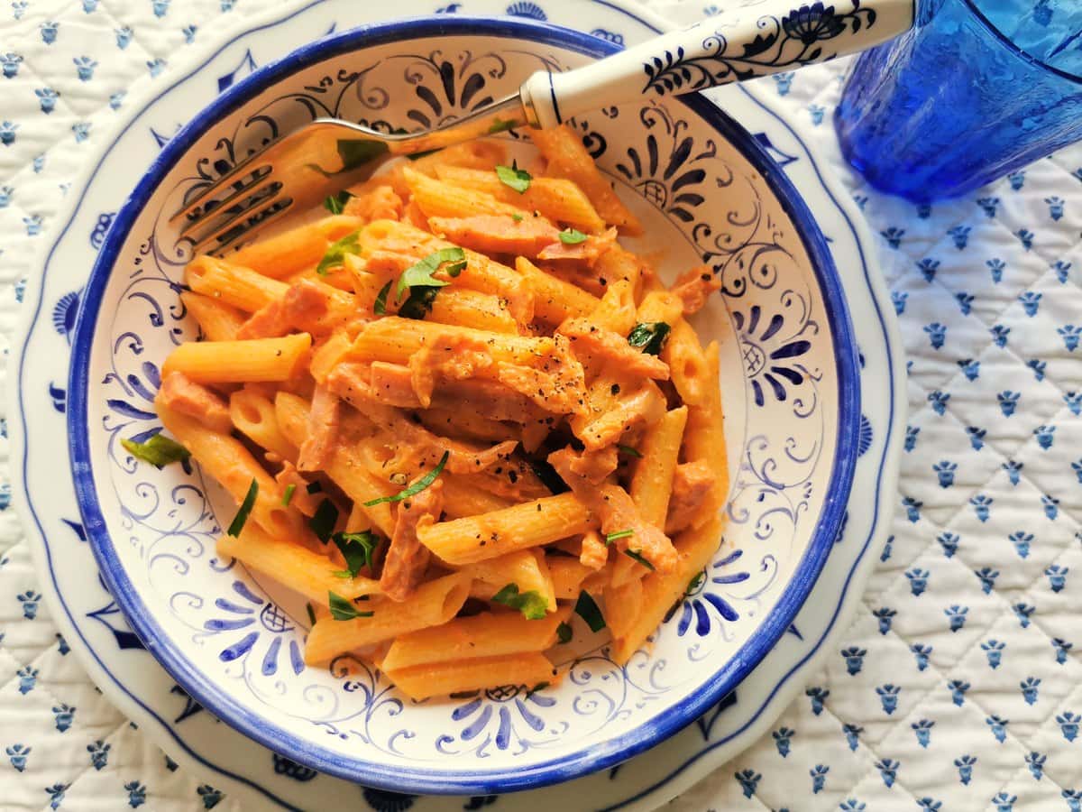 Creamy ham and tomato penne al baffo weeknight pasta recipe.