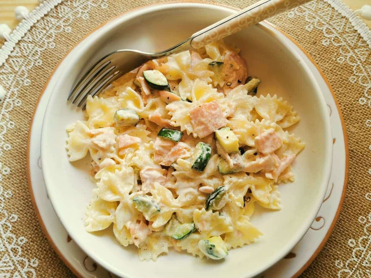 farfalle (bow-tie) pasta with smoked salmon and zucchini