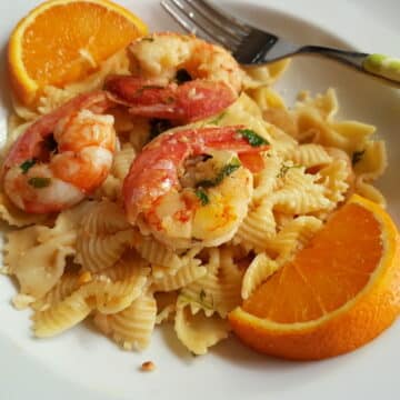 Farfalle pasta with prawns and orange